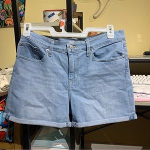 Levi’s Midrise Midlength Shorts